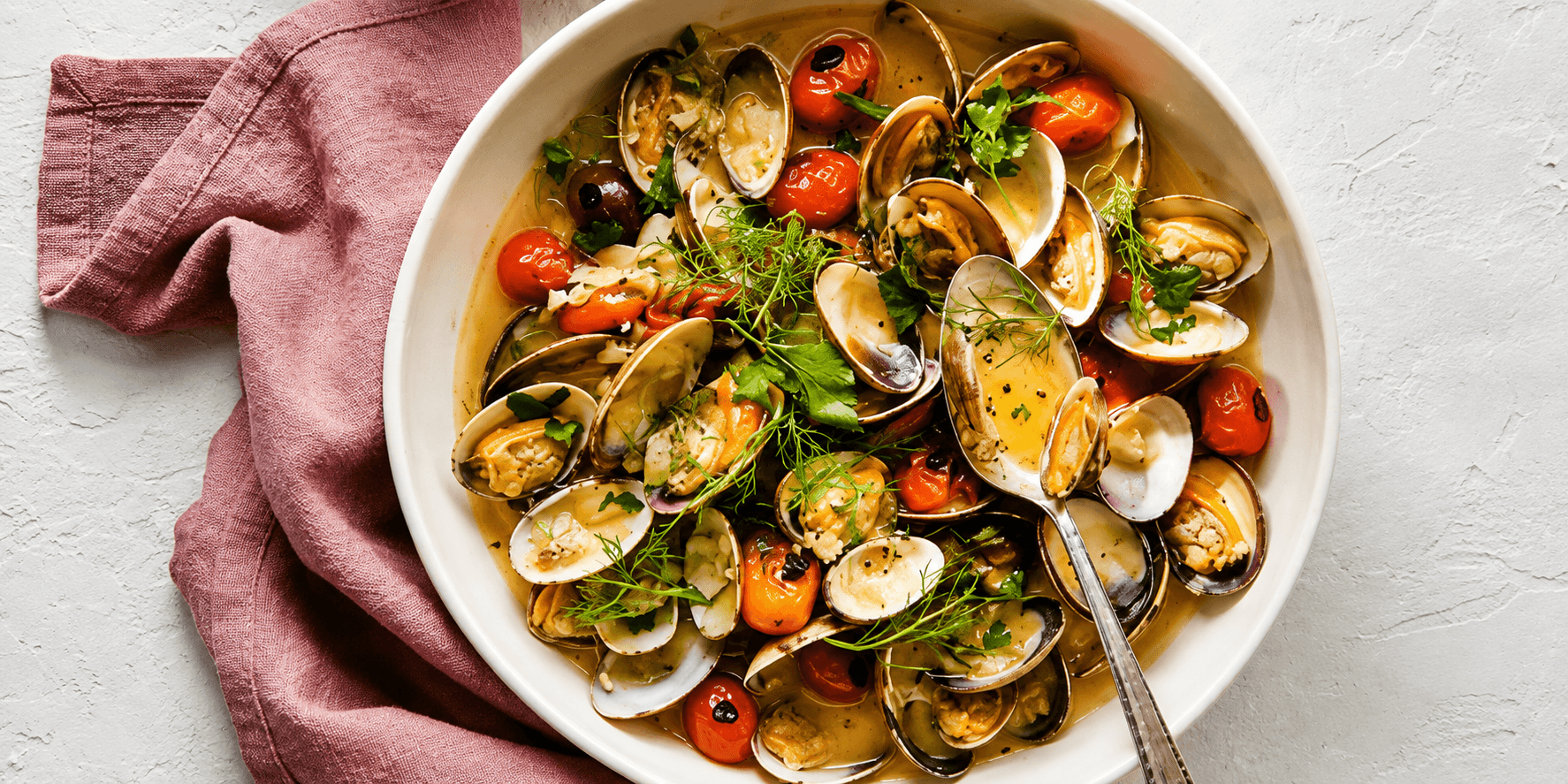 Clams with tomatoes and herbs